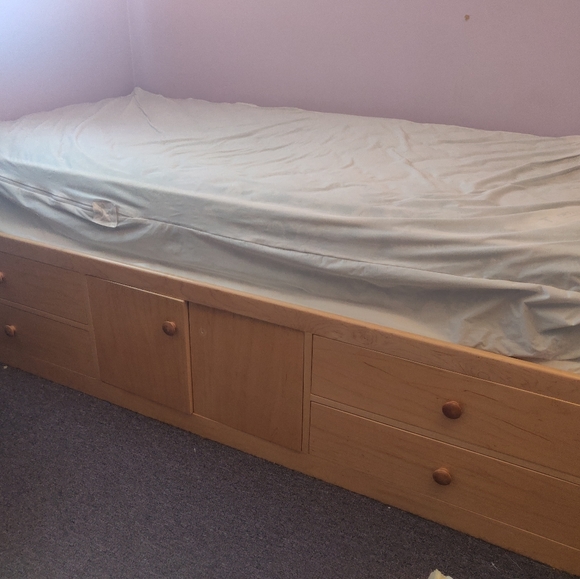 Captain Bed - Picture 2 of 2